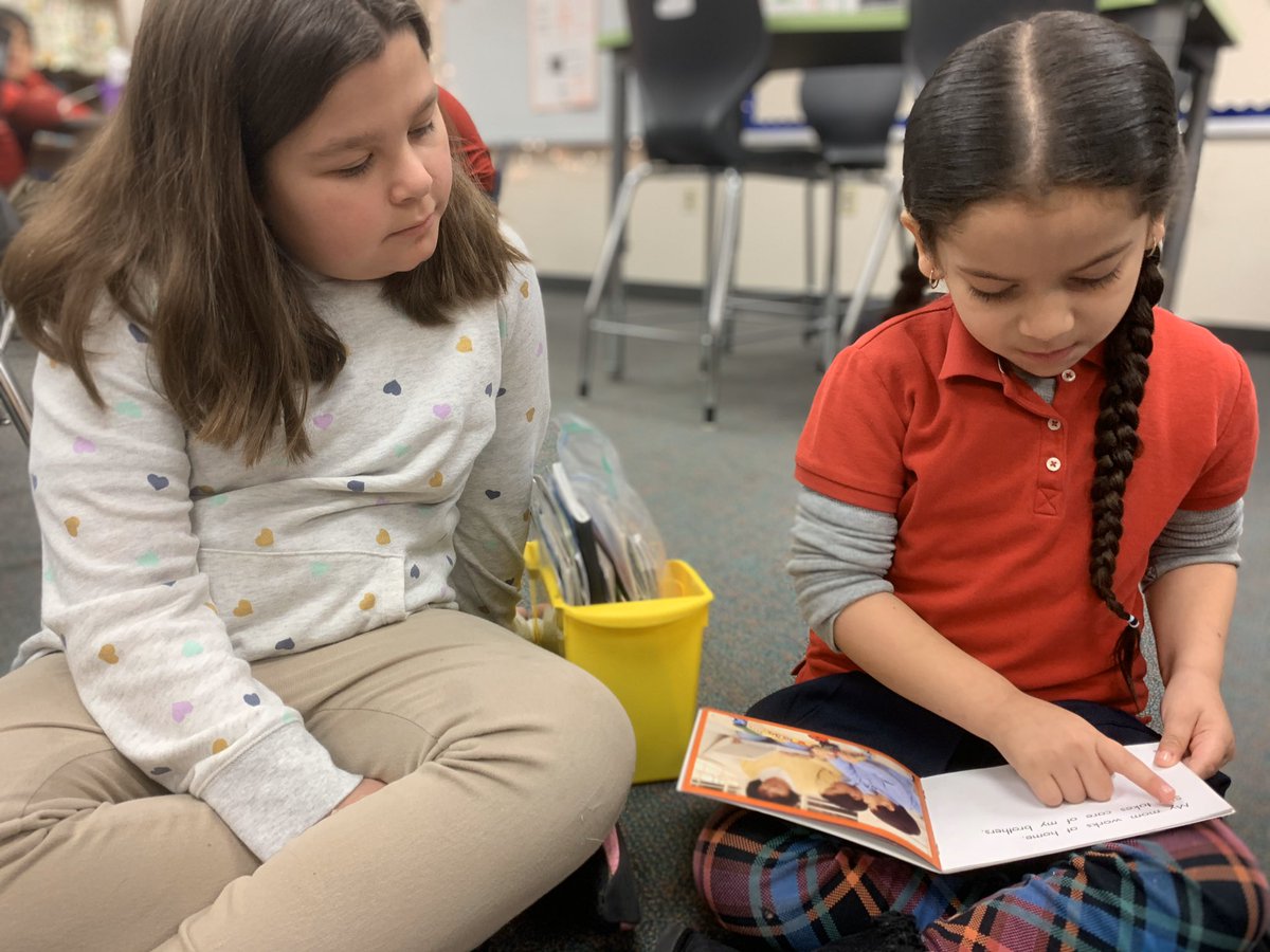 Borcherttx's tweet photo. Reading to our 3rd grade buddies 😍 #welovekinder #centralkids #readers @CentralCFB @mstumminello https://t.co/2bSjvncgDn