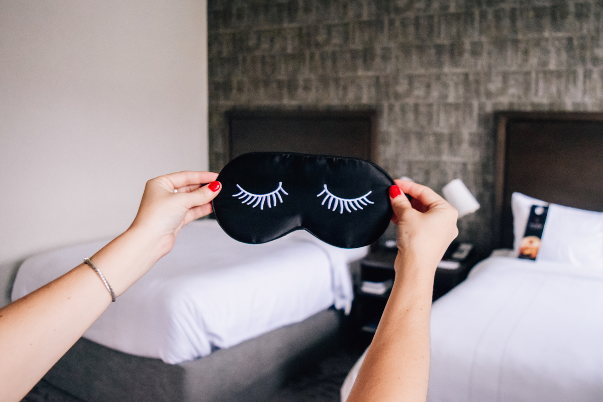 MarriottStLouis's tweet photo. Reconnect with your partner this #ValentinesDay over a romantic stay, complimentary bubbly, chocolate covered strawberries, breakfast, and late check-out: https://t.co/CtXUUcWG3P. https://t.co/cA7EouAWdi