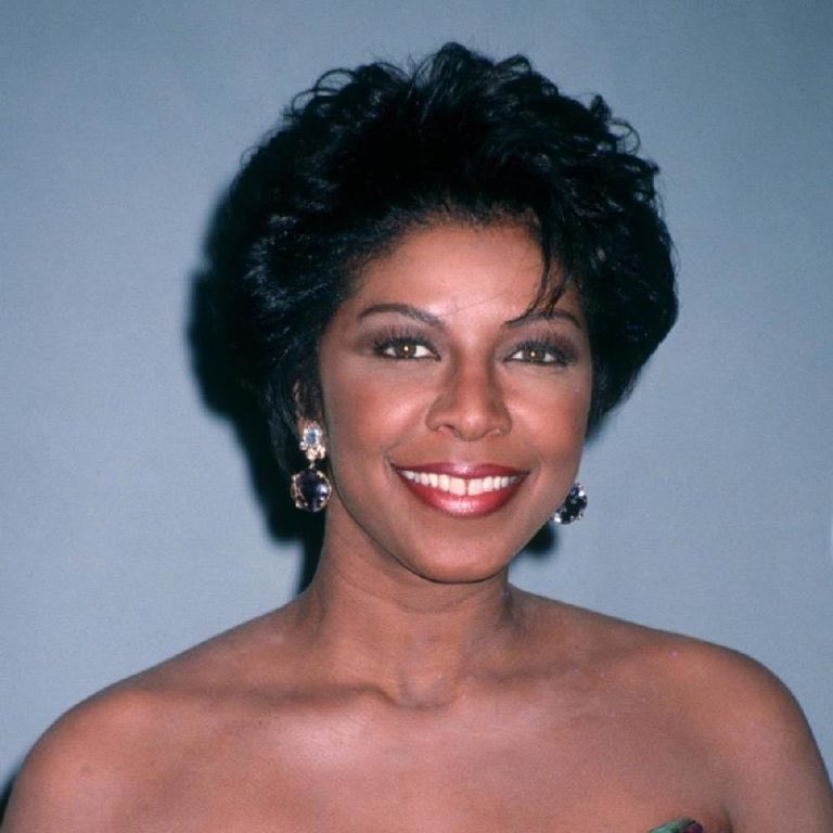 Thx for this gr8 pic! Happy bday Natalie Cole. She looks more like her Mom here 