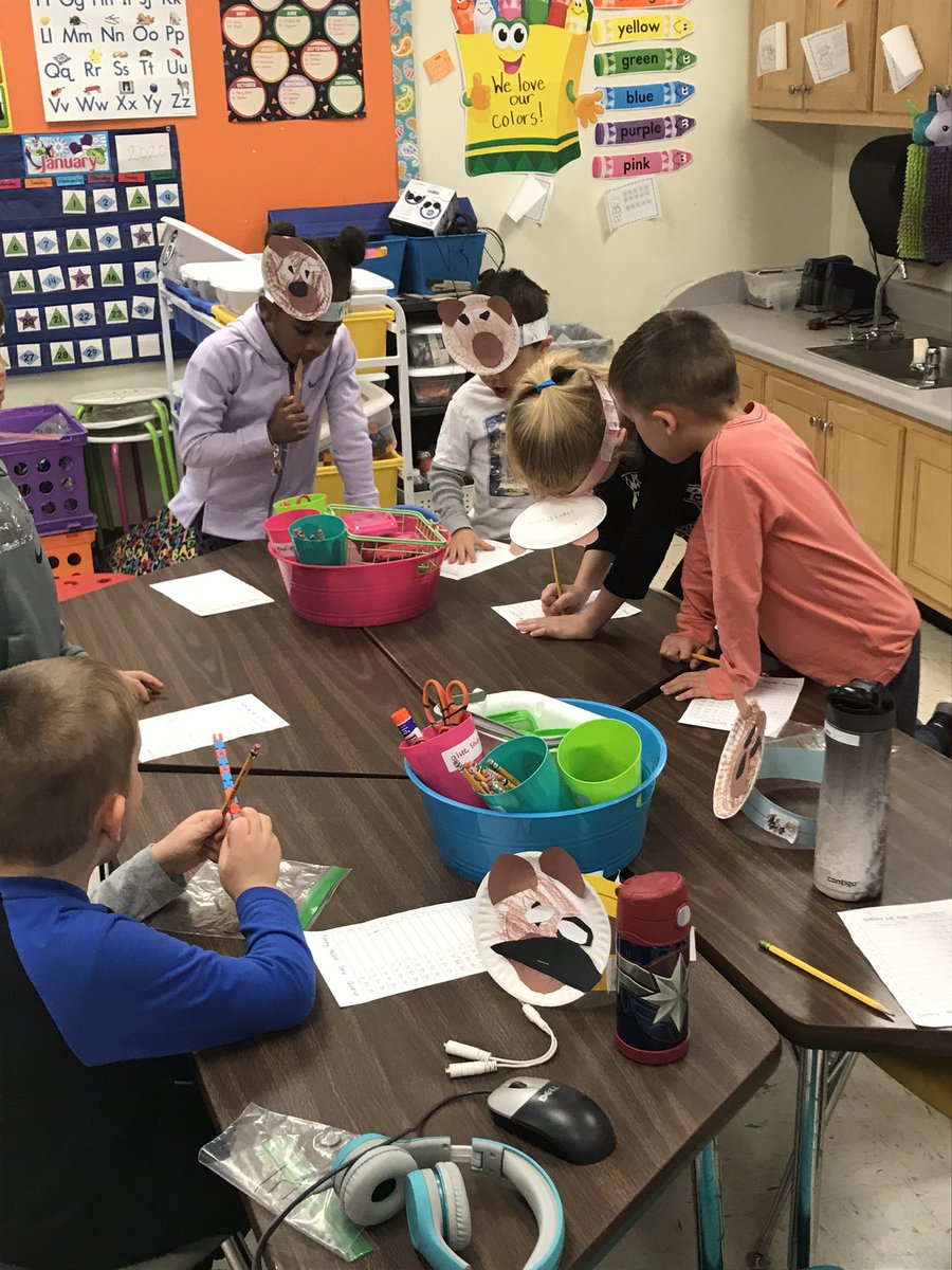 Fit2Well's tweet image. Money!!!!
💰S partners took turns going to the carpet to grab a coin bag
💰Ss identified the coin and circled its value
💰Ss exercised its value with jumping jacks
💰Ss repeated until time was up
@WIengageWELL @GrangeHallES #oneccps #moveandlearn #kmath #mathisfun @kingteach325