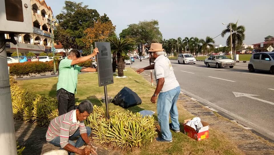 TelukIntanTrail's tweet photo. Pemasangan papan tanda siap dgn QR Code bagi tapak-tapak Jejak Warisan Teluk Intan telah bermula. Pengunjung boleh scan QRcode utk mendapat maklumat penuh mengenai tapak tersebut! Jemput lawat! @TourismTkIntan @PerakTourism @TourismMalaysia https://t.co/mv3O4OuS7H