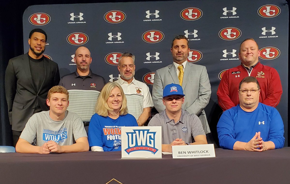 Benwhitlock16's tweet photo. It’s official📝....#GoWolves 🐺 https://t.co/LUPfdn6k79