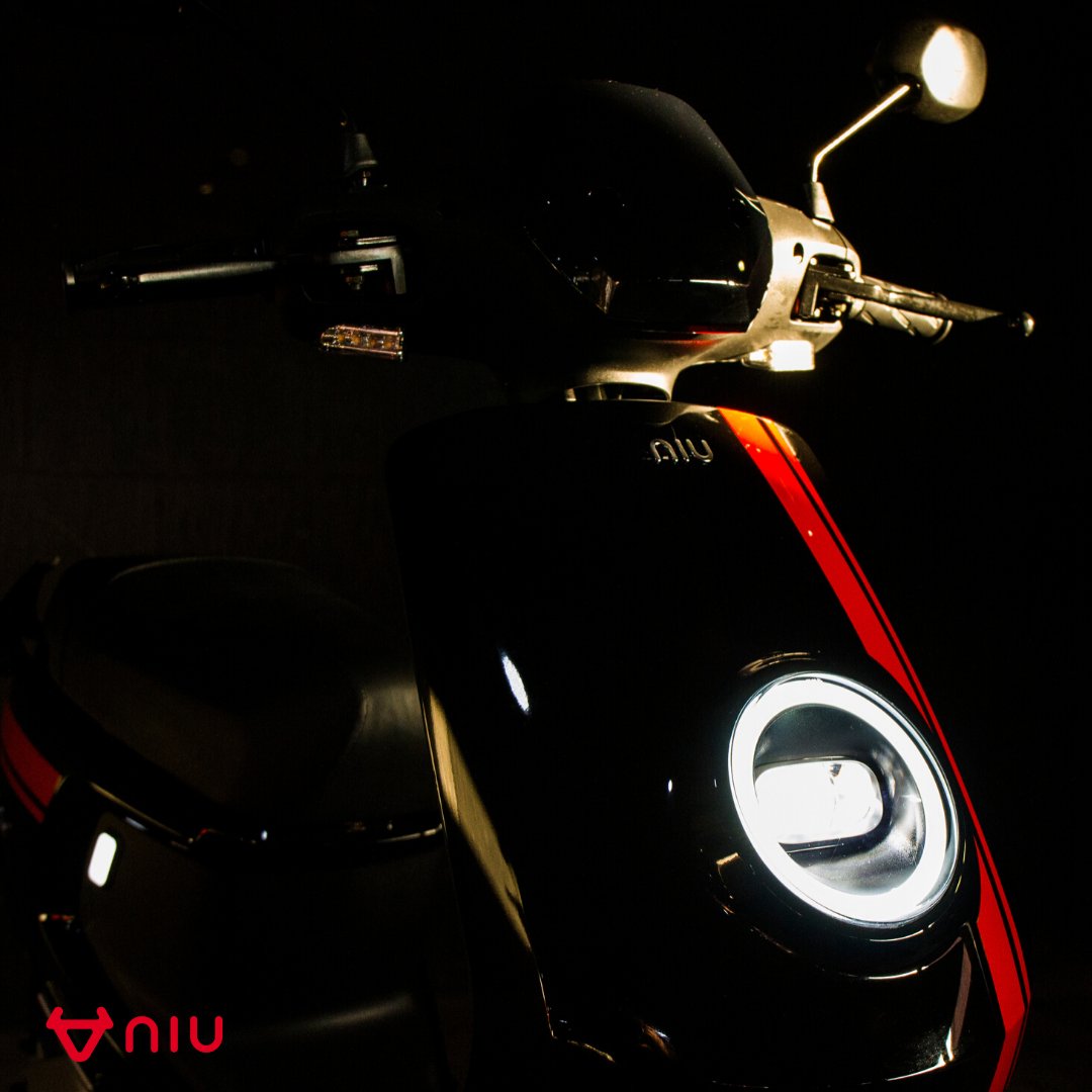 Dark nights don't need to be drab. 😍 

#halo #headlight