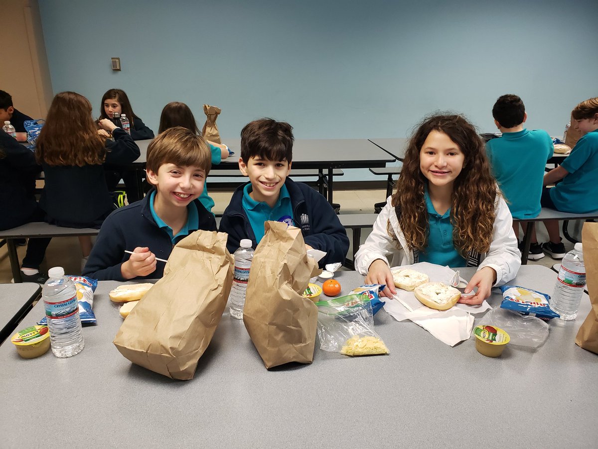 sbolnick5grade's tweet image. #davis5 Enjoying lunch #birmingham