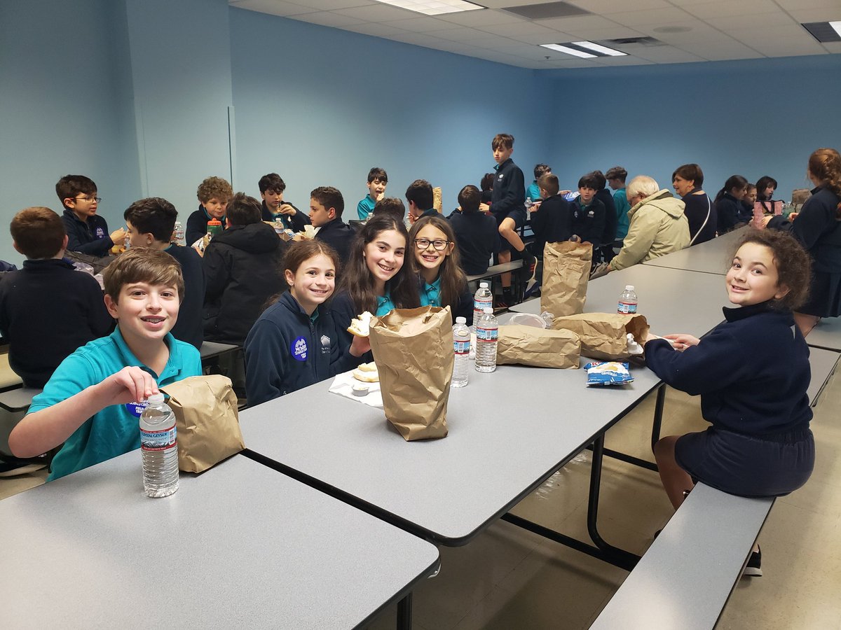 sbolnick5grade's tweet image. #davis5 Enjoying lunch #birmingham
