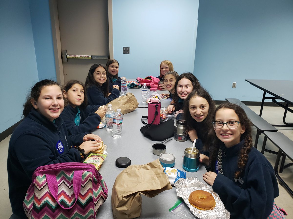 sbolnick5grade's tweet image. #davis5 Enjoying lunch #birmingham