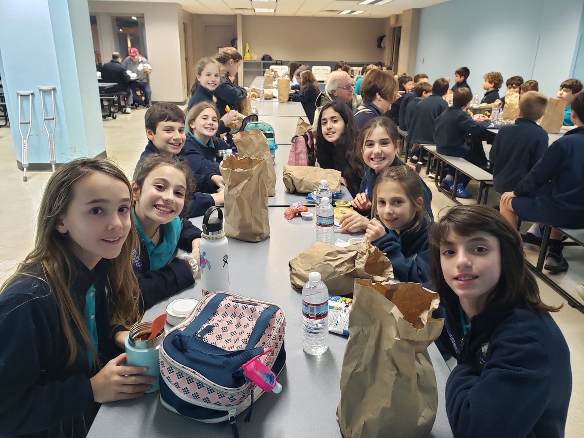 sbolnick5grade's tweet image. #davis5 Enjoying lunch #birmingham