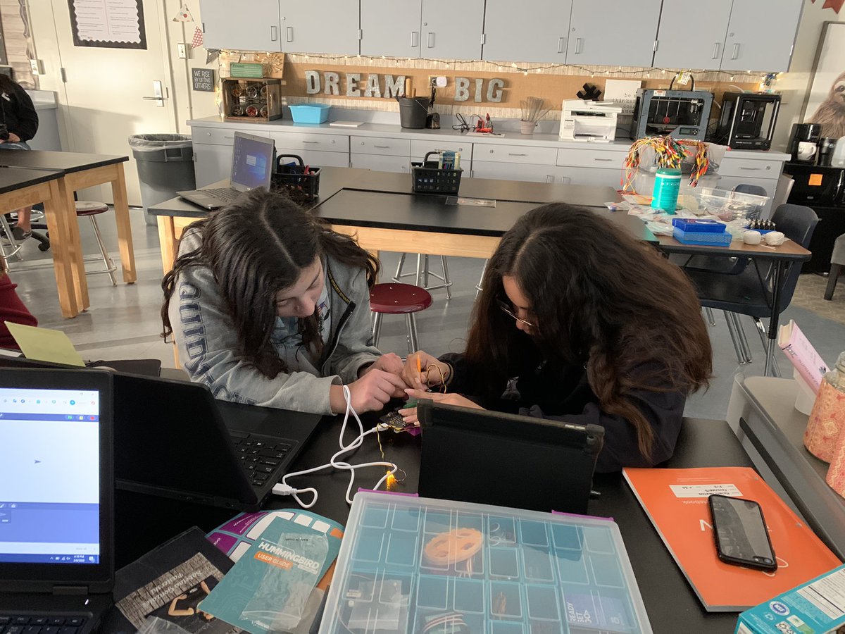 Mrsklgarcia's tweet image. Hutch Femineers are coding today...and eating, of course! #cppFemineers #GirlsInSTEM