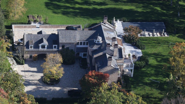 BostonDotCom's tweet photo. Here’s what we know about Tom Brady and Gisele Bündchen’s moving saga. https://t.co/FKKE3r9aZq #Patriots #TomBrady #Bundchen #realestate #NFL https://t.co/hUTUNWvreF