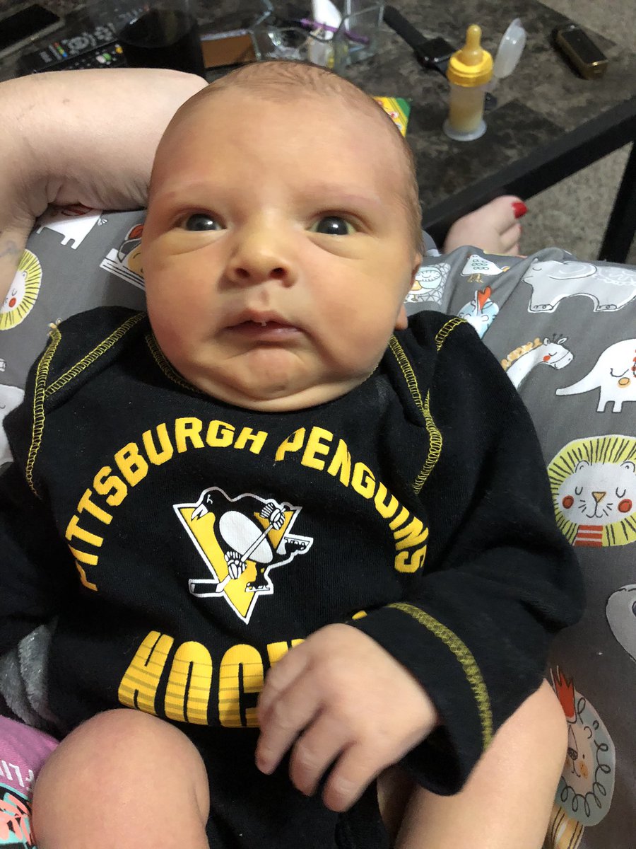 DeborhaDunn's tweet photo. @penguins when your 3 days old and you see your new favorite team is down by 2! #LetsGoPens #pittsburghpenguins #newestfan. https://t.co/zgGh8GnEkq
