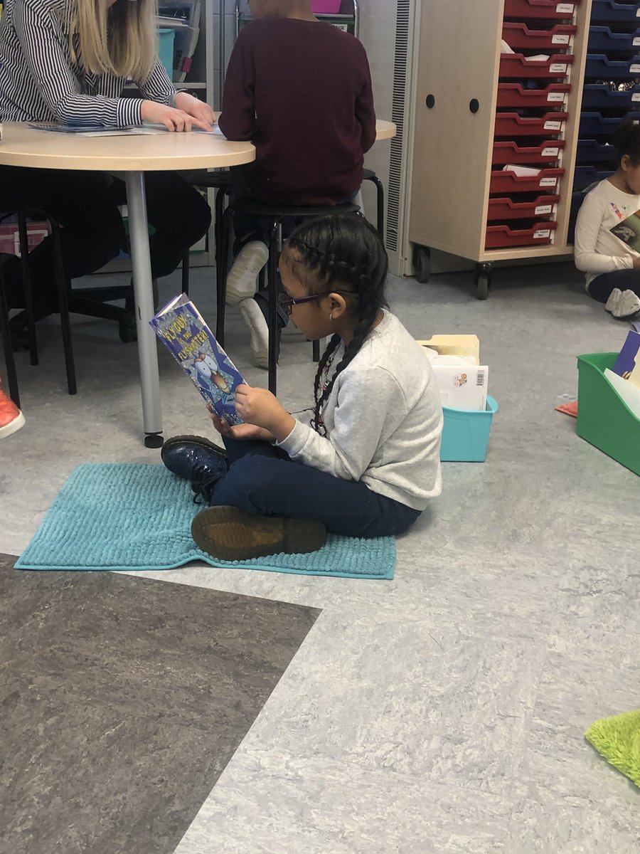 Long_WBStronger's tweet photo. Leaders are readers. @MissGasko #DOhertyFAMILY https://t.co/MCl911F9JJ