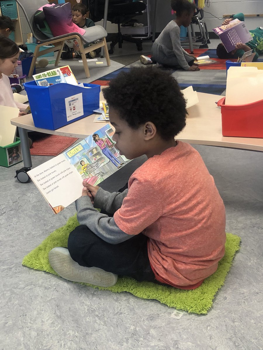 Long_WBStronger's tweet photo. Leaders are readers. @MissGasko #DOhertyFAMILY https://t.co/MCl911F9JJ