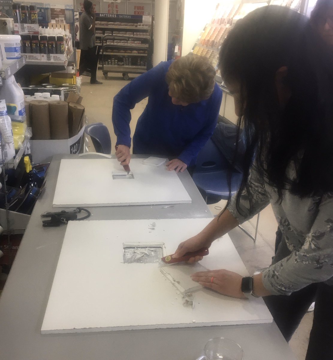 lynnbennettward's tweet image. Lowe’s 439 DIY Women’s Workshop “How to Repair Drywall” @BlueBoxR1 @JoshRob30748491 @Josh50046277 #Lowes439 #DIYworkshop