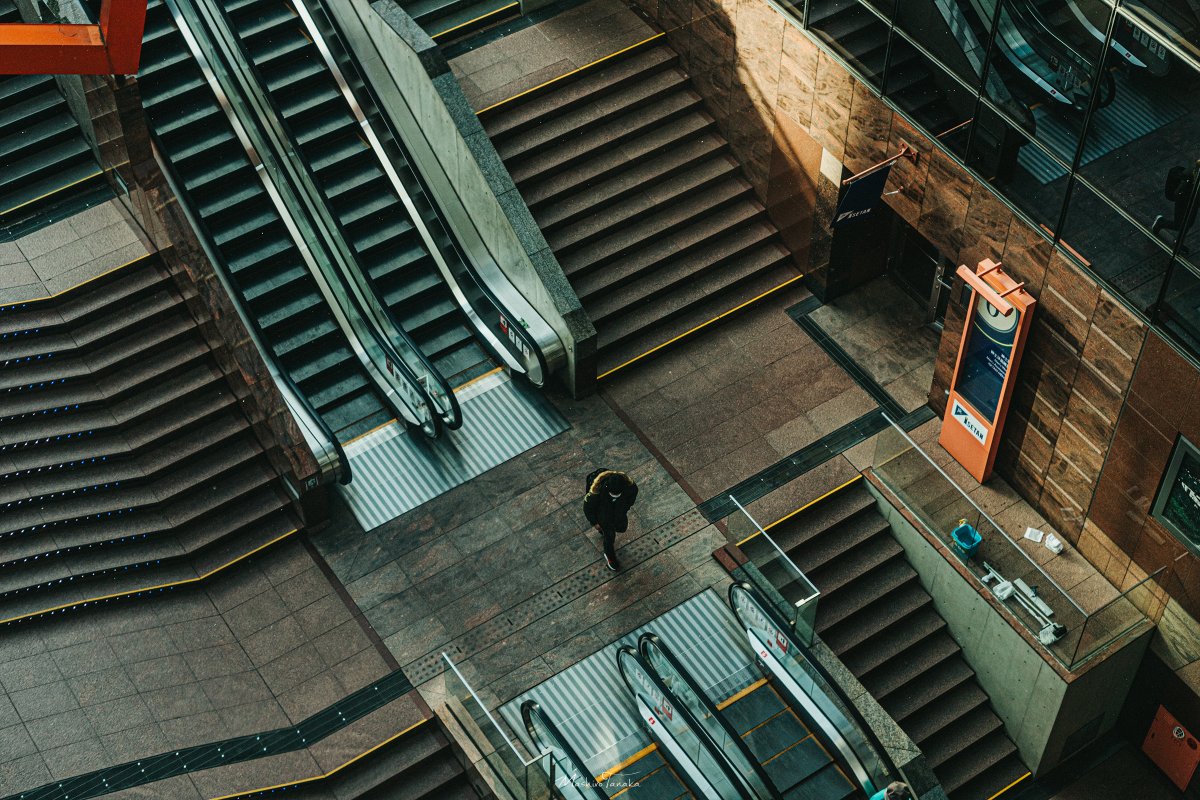 田中ましろ 見上げる 見下ろす ふと思い出す人は誰だろう ファインダー越しの私の世界 Photography 京都駅
