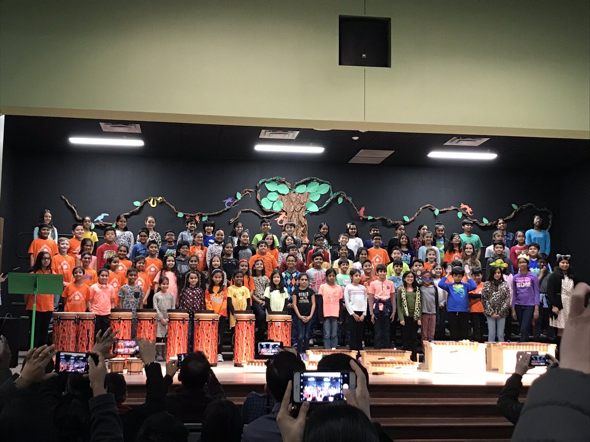 quelipodval's tweet photo. Enjoyed the orange house performance this evening.@CRECoyotes @MrsBowlesCRE @CREmusic https://t.co/EJgnDISJME