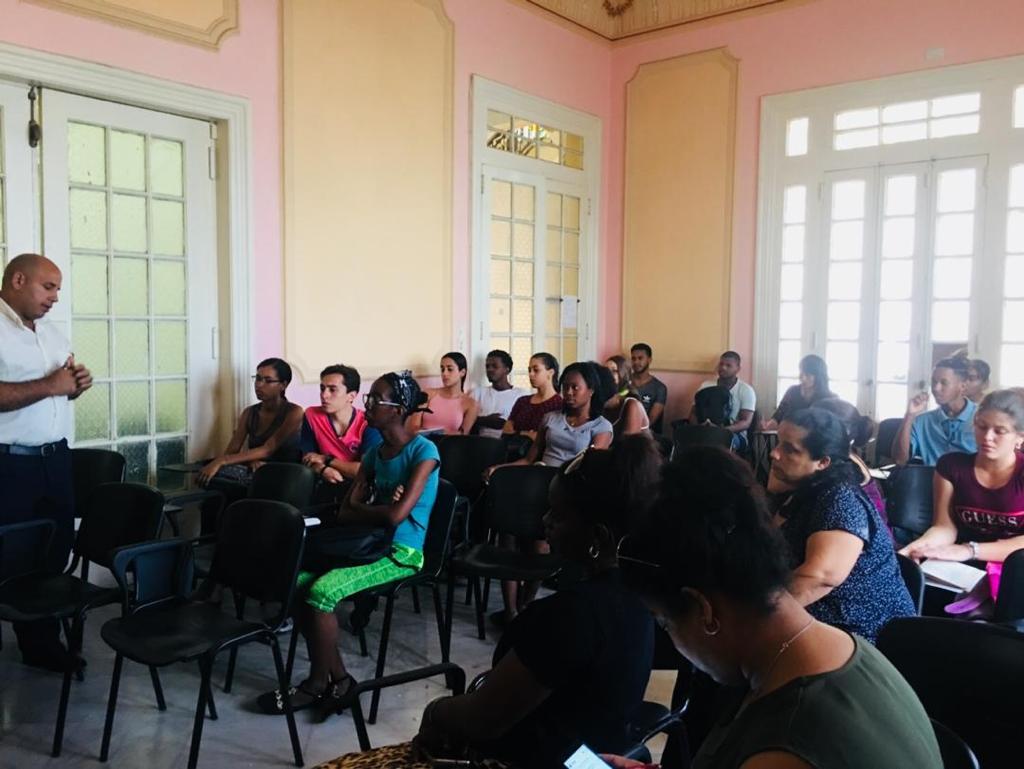 FturUh's tweet photo. Taller del Grupo de Trabajo Científico Estudiantil Logística para el Turismo (LogiStur) en la tarde del día de hoy.
@UdeLaHabana
@nicado3
@IthGrass
@MinturCuba
#SomosFTUR #GrupoCientífico #LogiStur https://t.co/jHdaoCp1f3