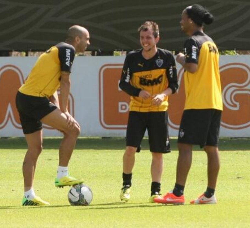 JogadoresGalo's tweet photo. Di Santo, Hyoran e Marquinhos. https://t.co/HppoyUoLx4
