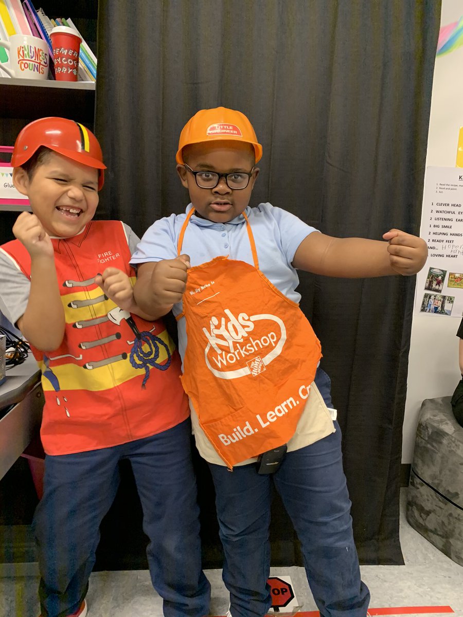 AlexWil92217827's tweet photo. Dressing up as our future career is so much fun! @CISDDietz @OfficialCISD https://t.co/hrgv2oGbFp