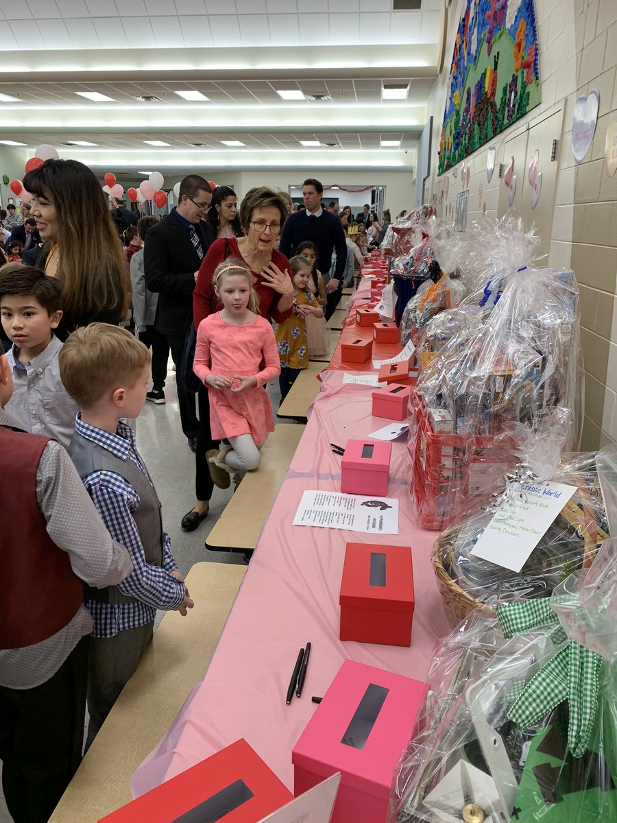 MrsBly_MECC's tweet image. It was a “sweet” night at the @MeccPto 2nd grade Sweetheart Dance!💕 @MasonSchools