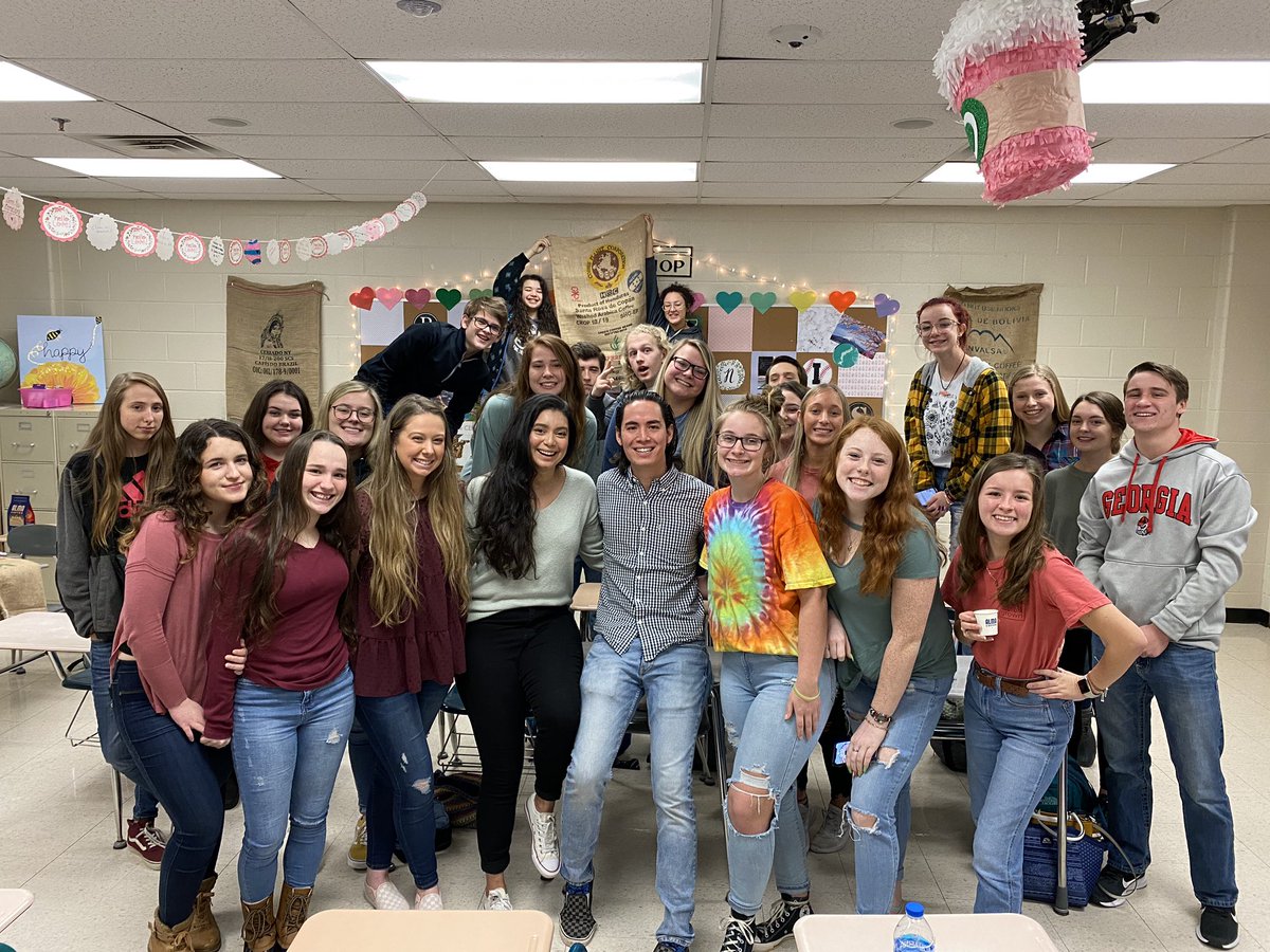 LizzieAnnePerez's tweet photo. What’s perfect in a ⛈ day!? @myalmacoffee visiting! 2day we’re combining the study of agronomy, economics, culture, & business development! #GeorgiaStudents #Coffee #HonduranCoffee #LeadwithCoffee @IHCAFE @gadoeworldlang @GaDeptAg @GeorgiaCTAE @NGaRESA @PickensHighGa @PCBOEGA https://t.co/pLlca9N2cE