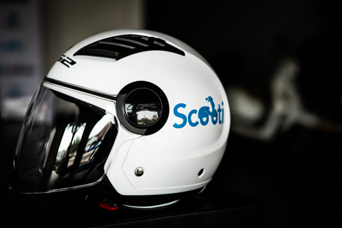ScootiAustralia's tweet photo. Scooti Delivery is open every day till 10pm!! Get your gifts, alcohol and parcels delivered across town within the hour. 

Drivers are online now ready to pick up your urgent delivery.

Download the Scooti app to get started https://t.co/oScJa0CVwu