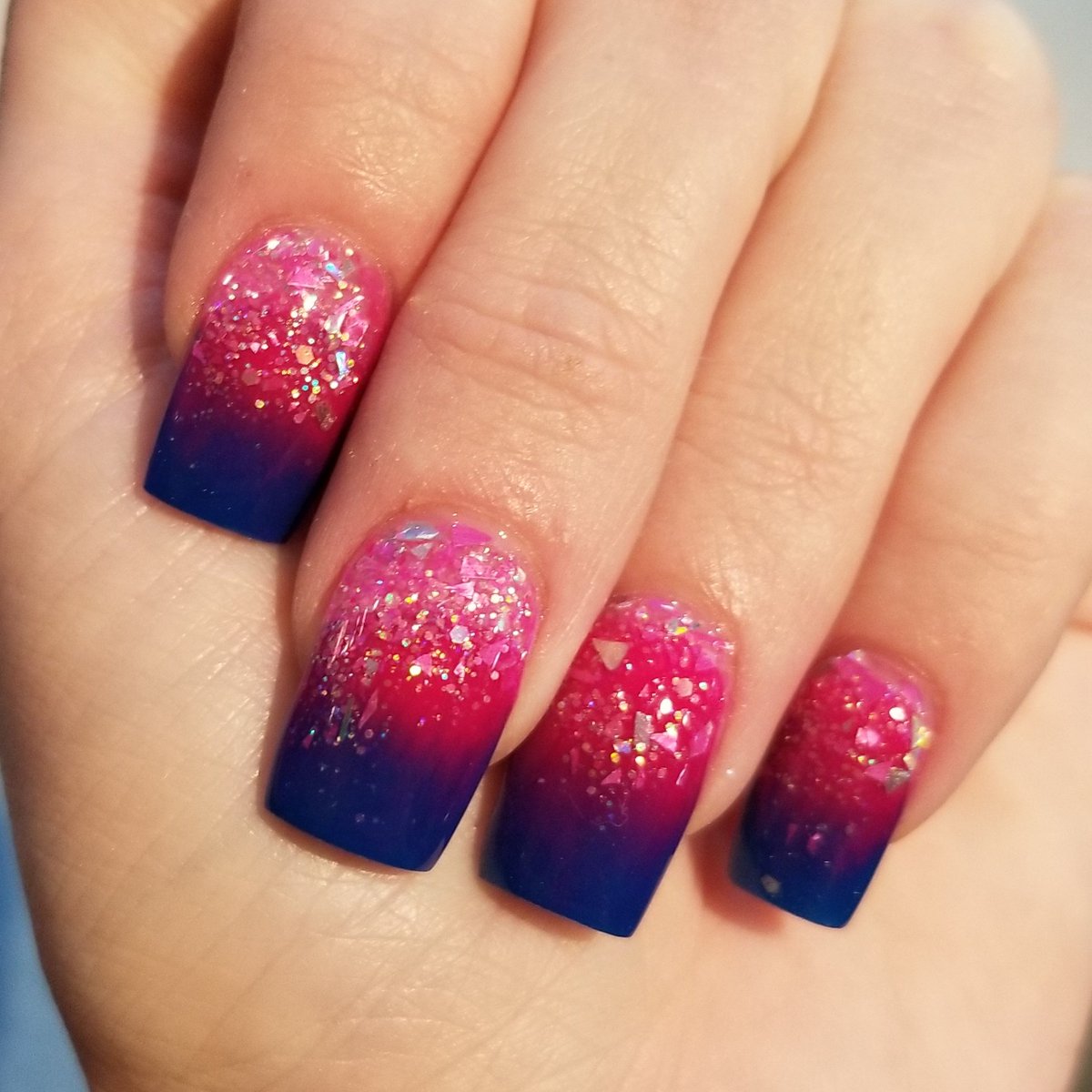 TMPTina_'s tweet image. Sister bonding time again. Spreading the love for @itsKisos and @andreadgiovanni (shared Apple Music links with her tonight while we got our manicures) 
#pinkismycolor #manicure