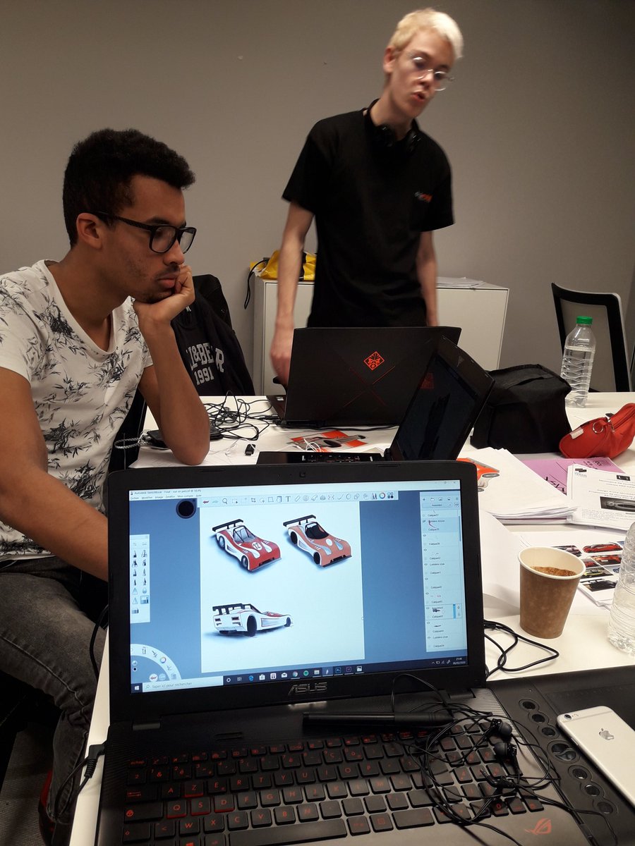benoit_furet's tweet photo. Pendant la #nuit_blanche_des_chercheurs de @UnivNantes avec @StereoluxLab
Dans la @Halle6Ouest les étudiants des licences pro I2P et D2M de @IUTNantes et @lecolededesign continuent de travailler pour leur workshop #design #conception_digitale #CAO #usine_du_futur @3DEXPERIENCELab https://t.co/kvdI0I9lsO