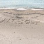 【感動】武漢からの帰国者が隔離されている三日月ホテル、浜辺にメッセージが!