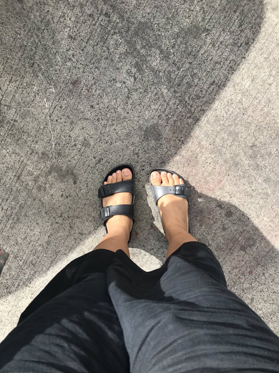 BeansandBubbles's tweet photo. So, damo na gd ko yah nakad2 an sa city kag na realised ko nga muni akon na tsinelas.
#agingisreal 😩 https://t.co/InjZzCwNWM