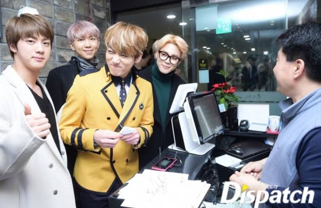 dreamykkyu's tweet photo. Jungkook graduated today 3 years ago. 
He was so happy that he's hyungs came to he's graduation ceremony.. They went out to eat together and baby koo paid for he's hyungs❤

Look at our cutest baby😍😭

#JUNGKOOK #JKGraduationDay #BTS @BTS_twt https://t.co/rW0er0jzfJ