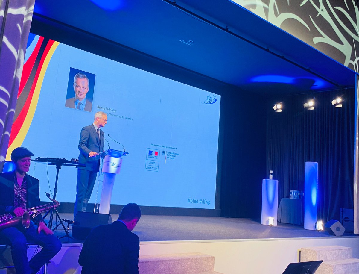 Guy_Leclair's tweet photo. Un grand bravo à mon ami.@eindruecke pour son prix de la personnalité de l’année des industries créatives 🙏 ! Amitié franco-allemande 🇫🇷🇩🇪 cc @BrunoLeMaire #pfae #dfwp https://t.co/QtS19i9W2i