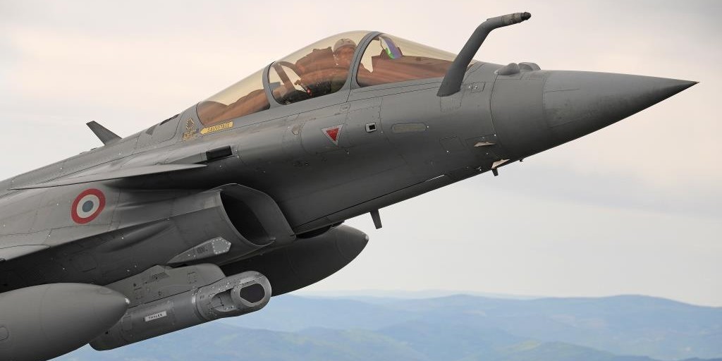 ThalesAsia's tweet image. How #AI Solutions can be a fighter pilot&apos;s best digital partner!
Read on to know more: thls.co/8S0T50yg0hc
#DefExpo2020 @DefExpoIndia #DefexpoLucknow #Artificialintelligence