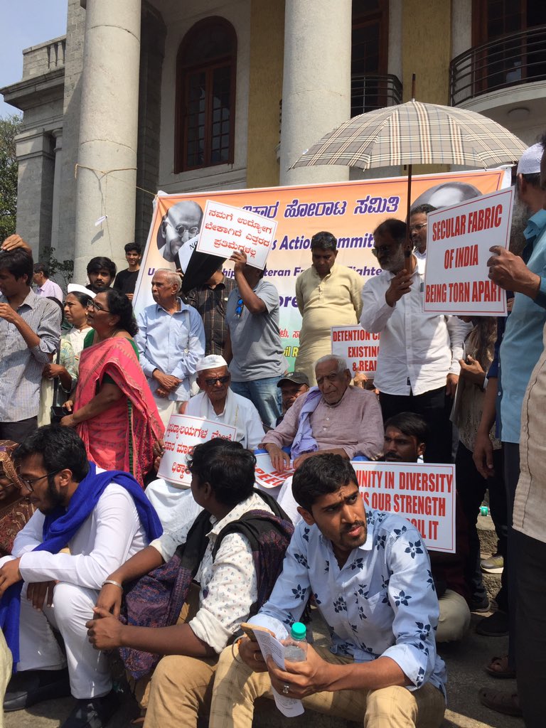 H S Doreswamy is a remarkable 102 year old.The well known freedom fighter is a familiar face at #Bengaluru protests and is currently leading a 5 day protest against #CAA, expressing the need for unity, secularism and his concern over hate speeches.The amazing power of conviction!
