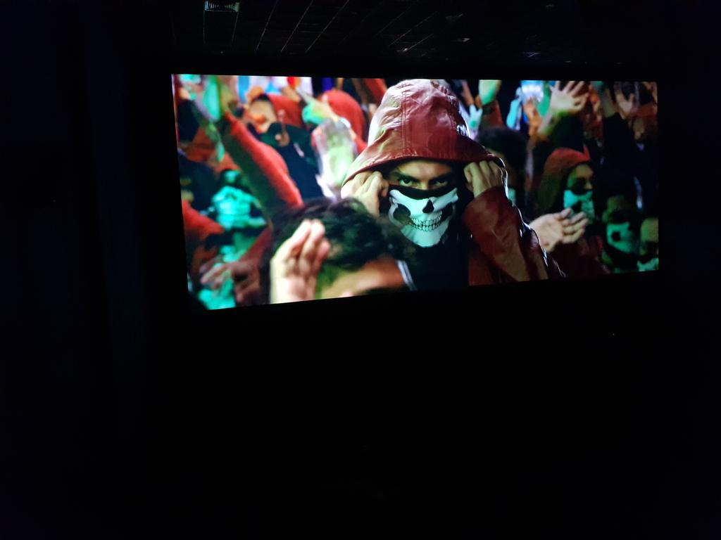 Watched #Malang in first show 
Absolute joyfull movie with thriller story and best Dialoges by favorite one @AnilKapoor and #AdityaRoyKapur 
@DishPatani on optimal level as always and best of #Kunalkhemu 
🌟 🌟 🌟 🌟 🌟  #MalangReview