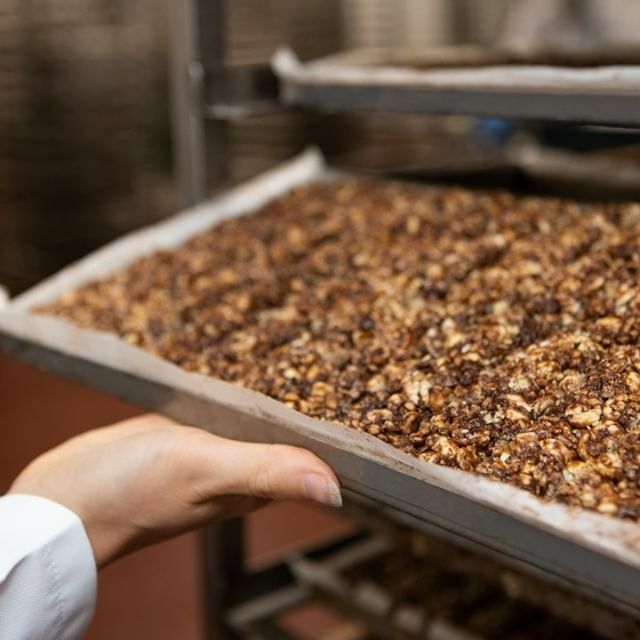Vous sentez cette odeur de chocolat fondu sur nos pépites de granola ? 😍🤤
Met un 🍫si vous en voulez 
#EatNatural #Granola #SansGluten ift.tt/2tFyh0w