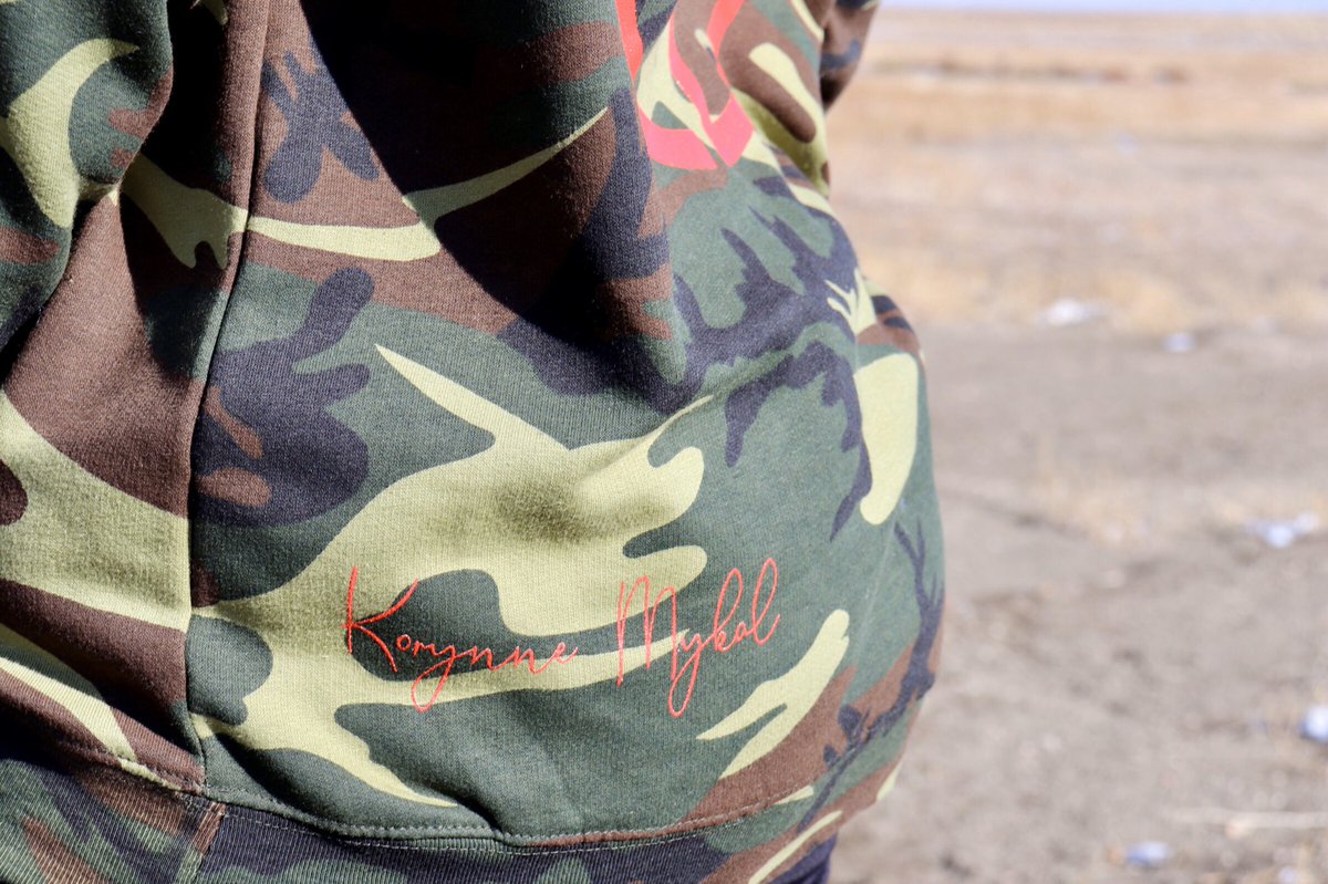 badvirgoat's tweet photo. EXCLUSIVE KM KAMO: KULTURE MATTERS Hoodie🔥🔥
OUT NOW!!! Link below & in bio🚨
https://t.co/8l4C5ncAzg
• special edition Korynne Mykal signature
#supportsmallbusiness #SupportBlackBusiness #streetwear #denverdesigner #styledbymykal #kmkamo #glossyred #kulturematters https://t.co/m21zFR5D1D