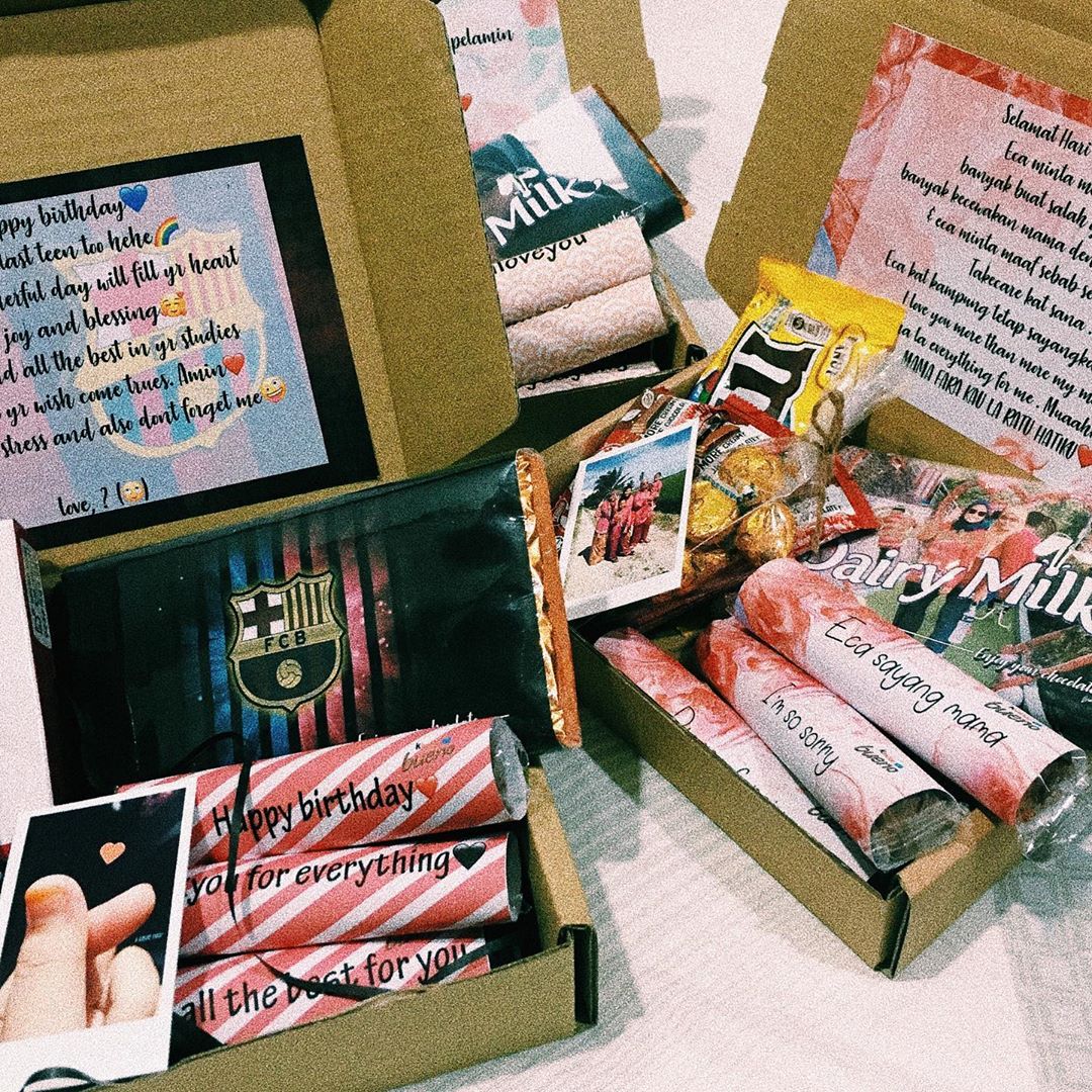 whatsinsideboxx's tweet photo. "hai awak, boleh bagi details tak, ada orang nak hadiahkan awak giftbox ni😊"

Rt untuk rezeki awak🤭mana tahu tiba² ayat ni terselit dekat dm awak😉❤ https://t.co/LdLguHzskI