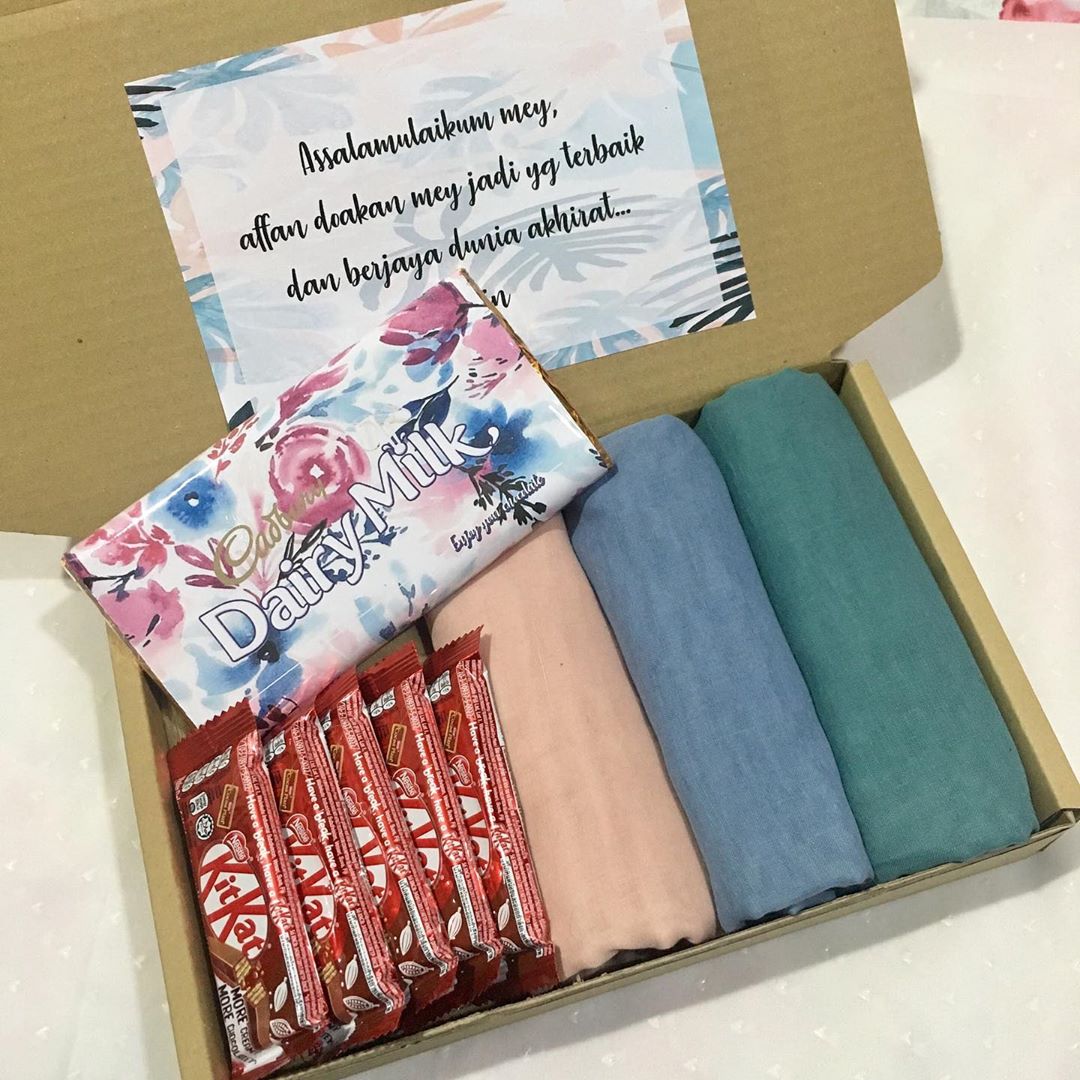 whatsinsideboxx's tweet photo. "hai awak, boleh bagi details tak, ada orang nak hadiahkan awak giftbox ni😊"

Rt untuk rezeki awak🤭mana tahu tiba² ayat ni terselit dekat dm awak😉❤ https://t.co/LdLguHzskI