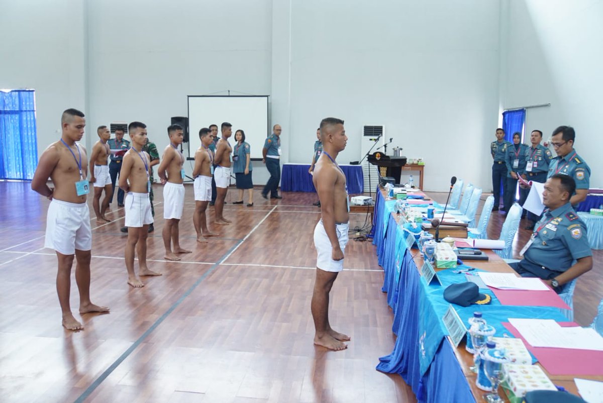 _TNIAL_'s tweet photo. Danlantamal II Laksamana Pertama TNI Dafit Santoso pimpin Sidang Penentuan Akhir Daerah Calon Tamtama Prajurit Karier TNI AL Gelombang I TA 2020 di Gedung Nanggala Markas Komando (Mako) Lantamal II, Padang, Kamis (6/2).
#JalesvevaJayamahe #TNIAL #WorldClassNavy https://t.co/w3Oao9e5ab
