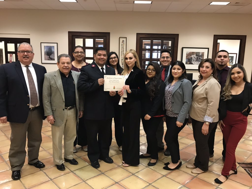 SalArmyMcAllen's tweet photo. Award presented by Commander Lt Adolph Aguirre to PlainsCapital Bank Pharr, TX. Branch Manager Elizabeth De La Cruz for most sponsored Angel Tree adopted children. Their help insure these children know they a loved by our community. We salute every employee in all bank branches. https://t.co/1Q63GygrSi