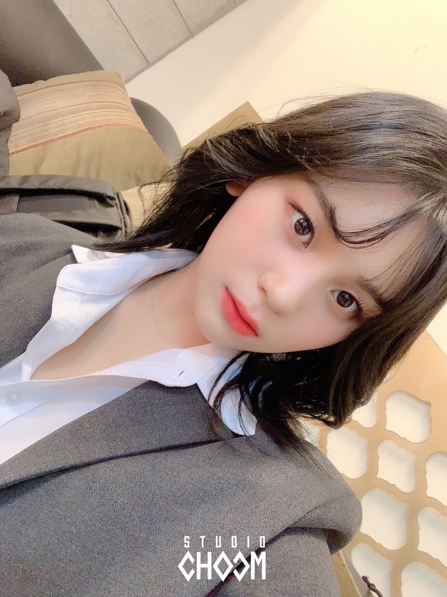 MPD(엠피디) (@m2mpd) on Twitter photo 교차로 #BE_ORIGINAL 조회수 100만 돌파 기념! 그날의 여친이들 미모 꾹꾹 담은 셀카 대방출✨#여자친구 #교차로 #GFRIEND <a href="/GFRDofficial/">여자친구 GFRIEND</a> #Studio_CHOOM
▶ youtu.be/dgxEyvYPdJ8 교차로 #BE_ORIGINAL 조회수 100만 돌파 기념! 그날의 여친이들 미모 꾹꾹 담은 셀카 대방출✨#여자친구 #교차로 #GFRIEND <a href="/GFRDofficial/">여자친구 GFRIEND</a> #Studio_CHOOM
▶ youtu.be/dgxEyvYPdJ8