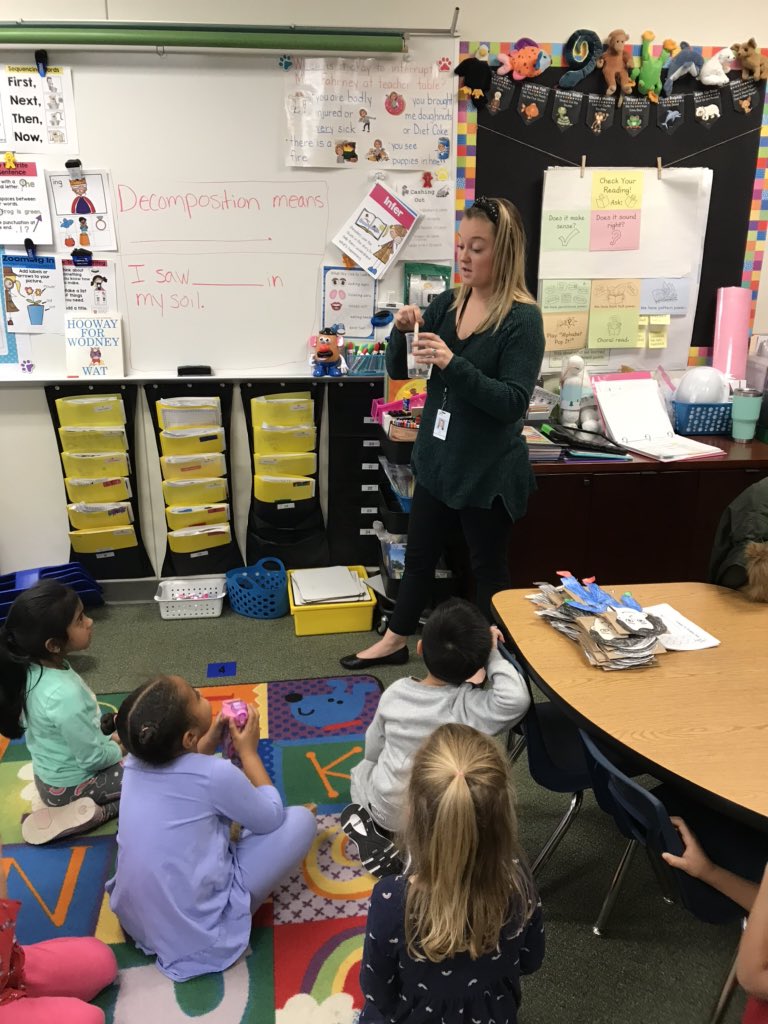 FahrneysFriends's tweet photo. My student teacher Ms. Oaks inspires me. She is so eager to learn and become the best teacher she can be. @McSpeddenES #KindFabFeb https://t.co/nw9f7yk8Uq