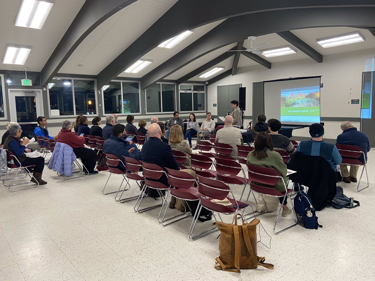 JEDImindedQue's tweet photo. #Community nights in @CityofSunnyvale - nice to see @TransForm_Alert #FirstCommunityHousing @CatalyzeSV @Livable_Svale and others in the house! I see you Jose and Nina! @LendleaseGroup https://t.co/cXiwVsnAzX