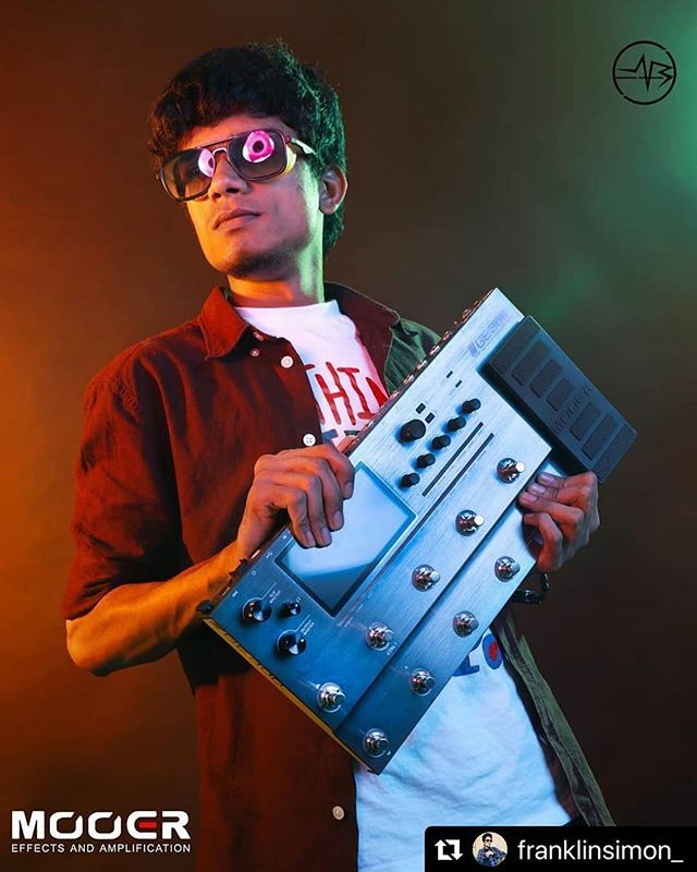 ProMusicals's tweet photo. @mooeraudio
• • • • •
We love the killer promo pictures we get from the MOOER artist family! Awesome pic, Franklin!

#Repost @franklinsimon_
・・・
Glory be to God forever and ever!
I use @mooeraudio
It's been one year since I'm endorsing mooer prod… https://t.co/kUGZSmuscn https://t.co/tFN6F9S6e3