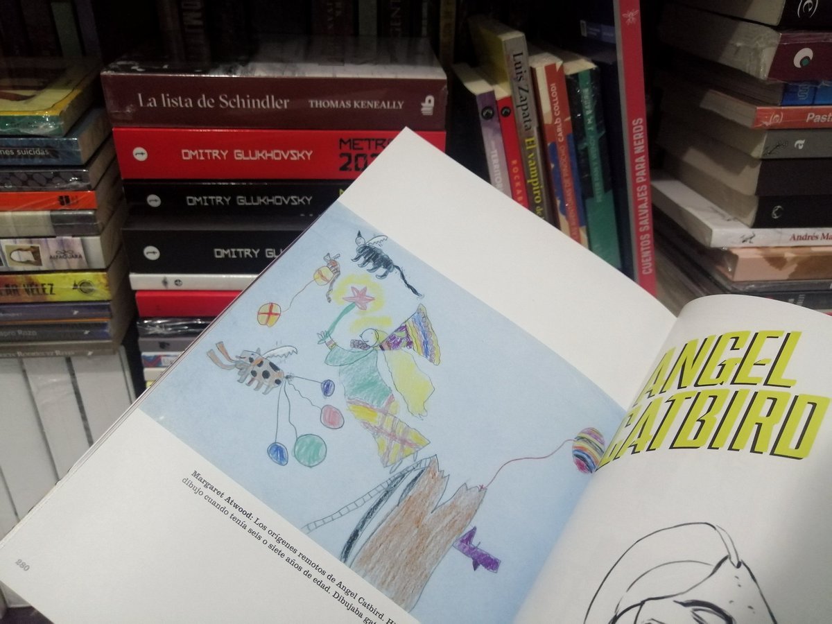 estepar97's tweet photo. A los seis años, @MargaretAtwood hizo este dibujo. Más de 70 años después, publicó #AngelCatbird, inspirada en ese sueño de su niñez.
Diosa. https://t.co/xfytFqZOx9