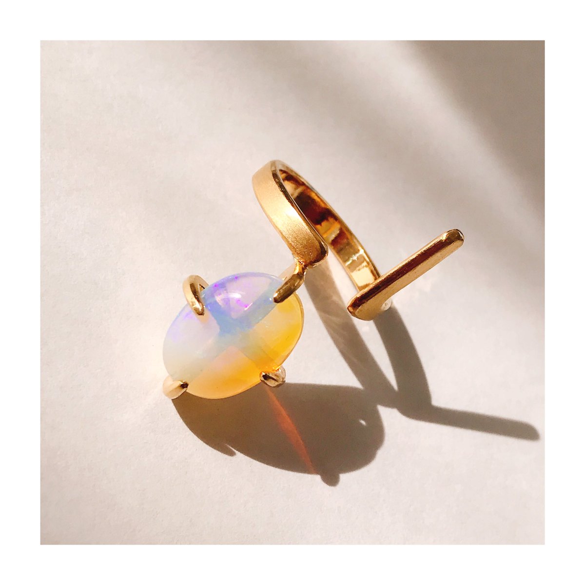 NandoJewelry's tweet photo. TAITOMADE 二日目始まりました。
新作のリングも早速展示販売しております。
写真のリングはオパール✨オパールは独特の虹色が一つ一つ違ってそこが良い所ですね。
これまで取り扱っていなかった宝石を使った商品も増えているので是非お立ち寄りください。
続く
#TAITOMADE https://t.co/bSZtRY2gHK