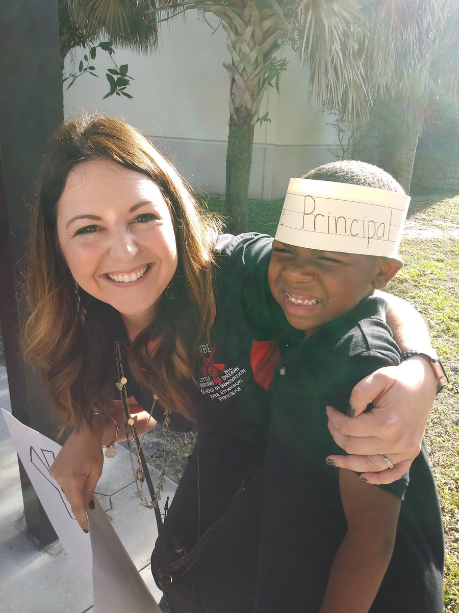 robyn_henson's tweet photo. When you're walking through a Tunnel of Hope and get hugs and high fives from people living your dream; that's the #VBEVibe https://t.co/CBhHHOAoow