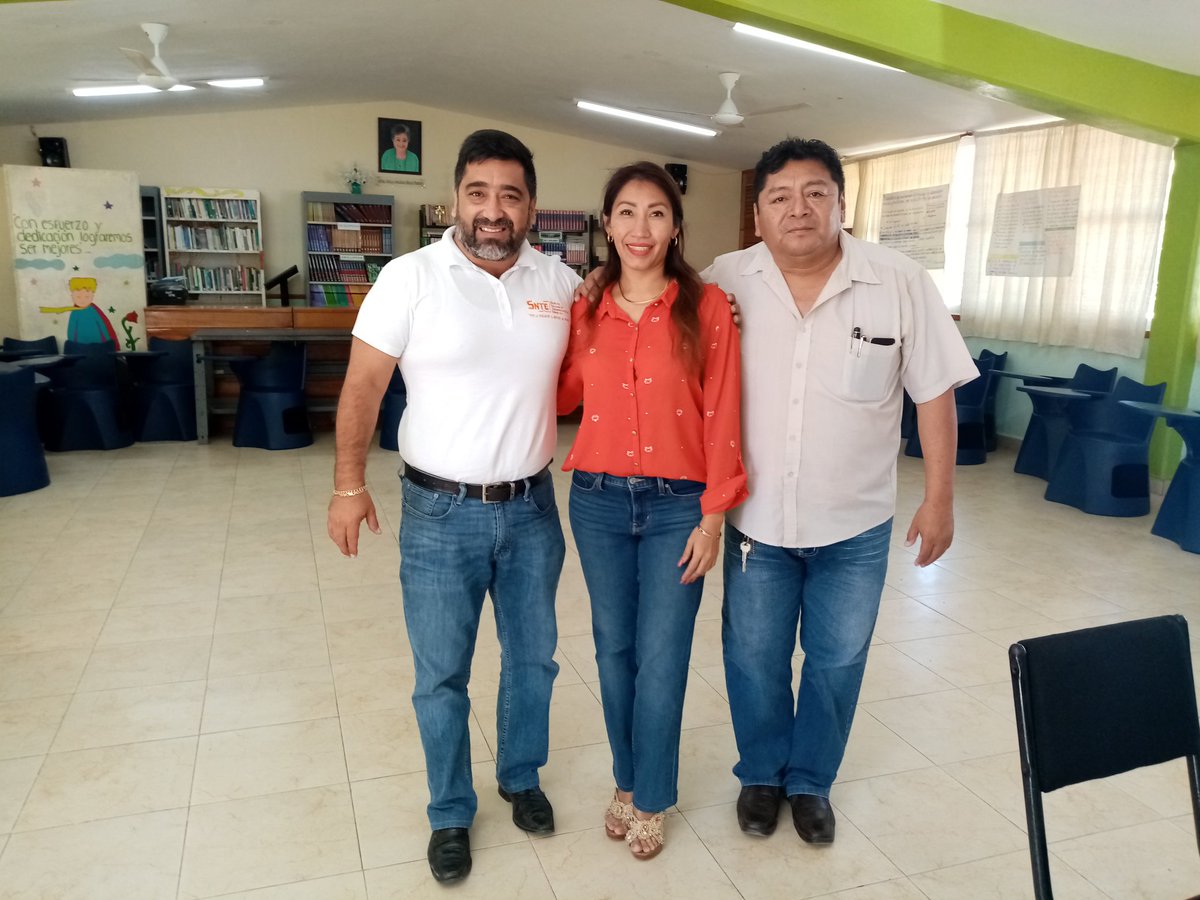 ricardomm78's tweet photo. Credencializando a compañeros del C. T. 40 del @SNTESeccion33
Siempre #CercaDeTi
@SnteNacional https://t.co/dravKuTpkP