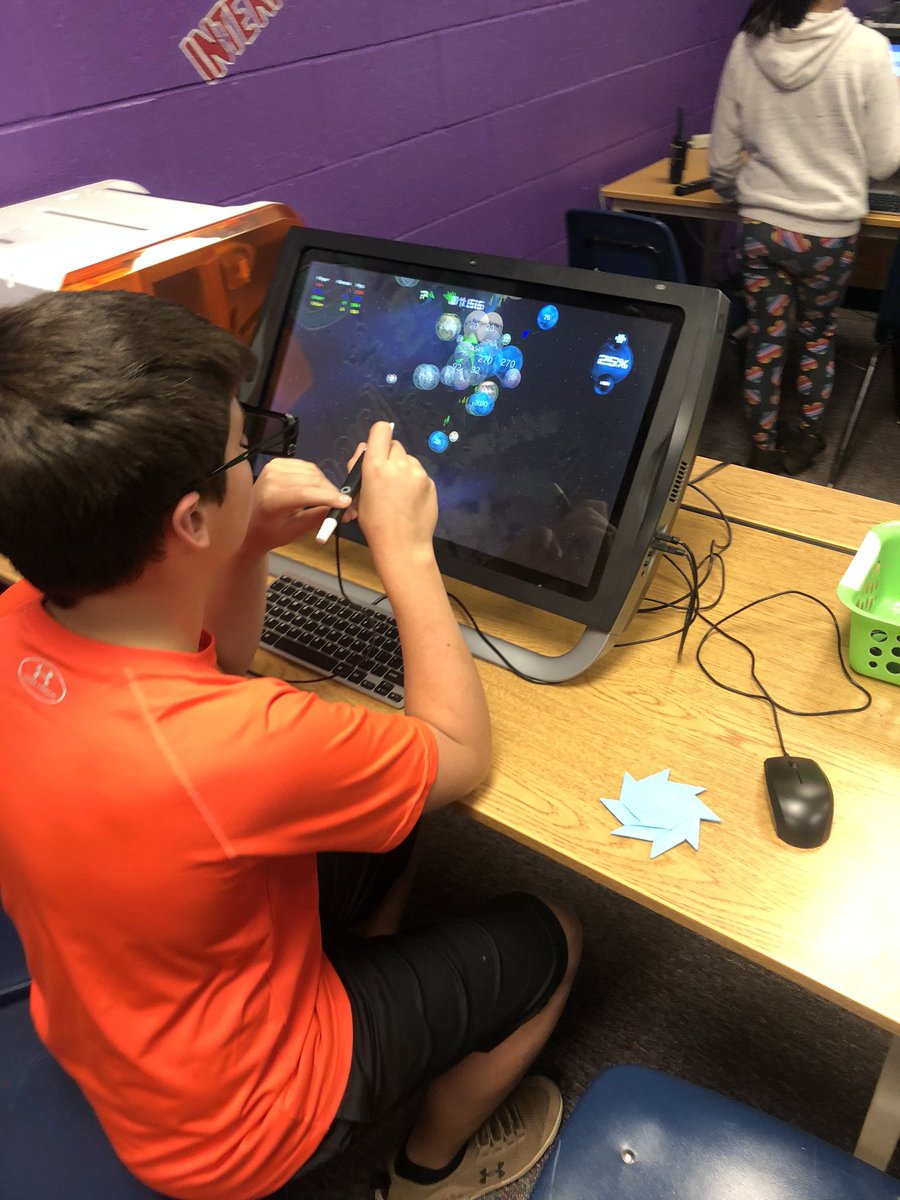 asp_young's tweet photo. Fun in the Z-Space lab today! Had the kids learn and familiarize themselves with the Z-Space applications! @bakerelembears @SteamyBakerBear  #journeytoAWE #LearnGrowLead #engageCobb https://t.co/wBXQpW1nDm