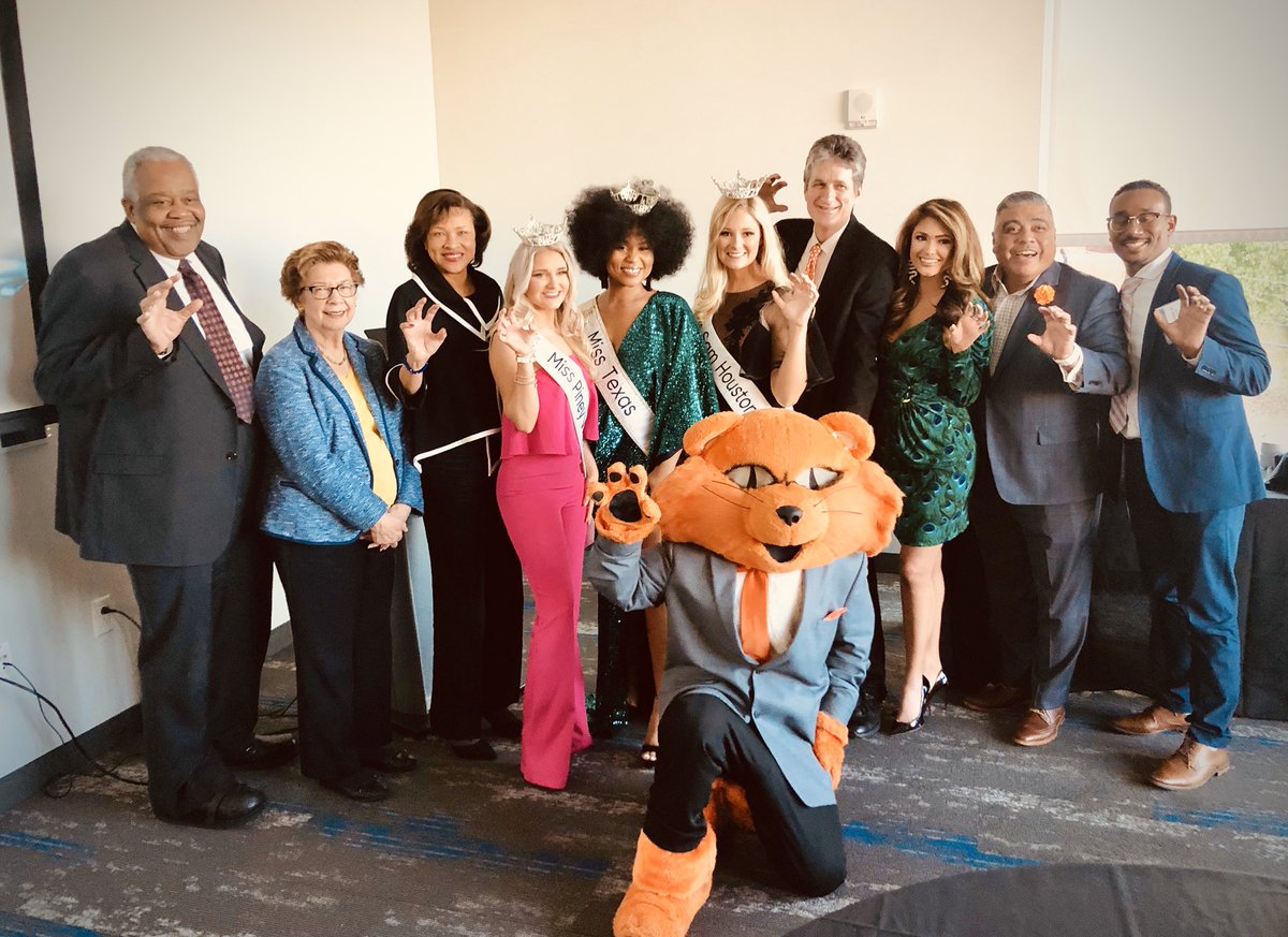 shsucailife's tweet photo. A big thank you to our 2020 #MissSamHouston judges: (l to r) Mr. Frank Parker, Dr. Harriet Griggs, Mrs. Rissie Owens, Dean John Yarabeck, Miss Houston USA-Blaine Ochoa, Mr. Ray Hernandez & Mr. Keith Ahee. Also thank you to Miss Texas America-Chandler Foreman (center)! https://t.co/giR5DNGNy5